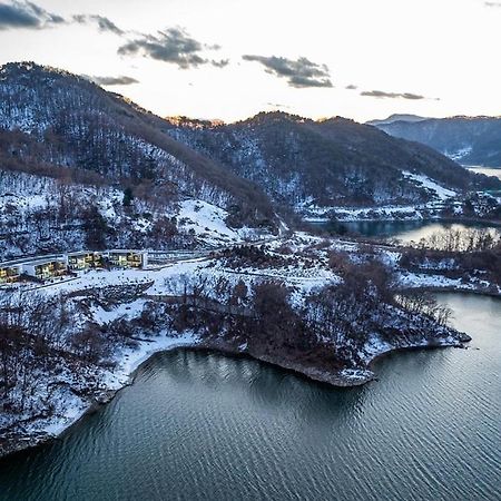 ホテル Jecheon The Shine Cheongpung エクステリア 写真