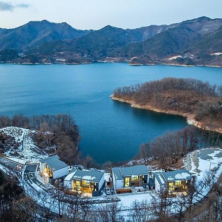 ホテル Jecheon The Shine Cheongpung エクステリア 写真