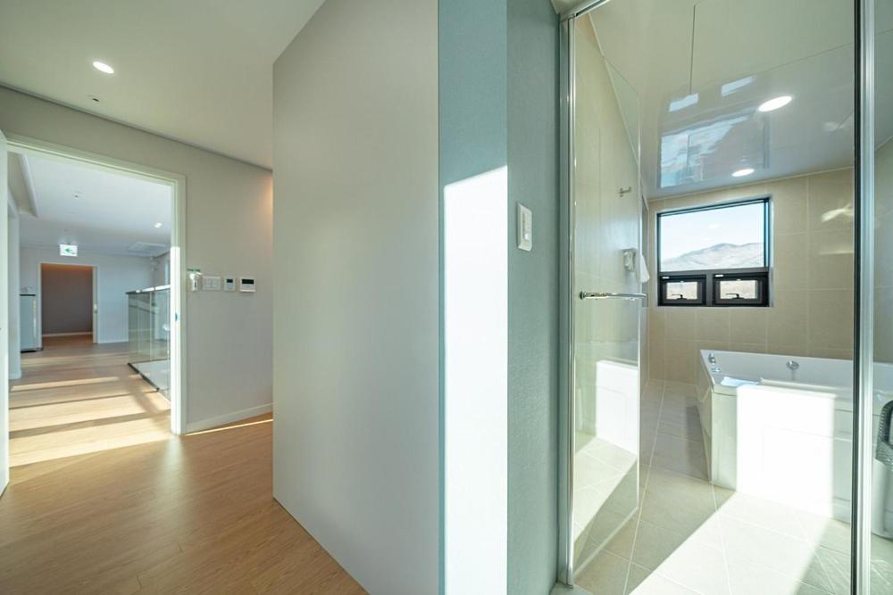 ホテル Jecheon The Shine Cheongpung 部屋 写真
