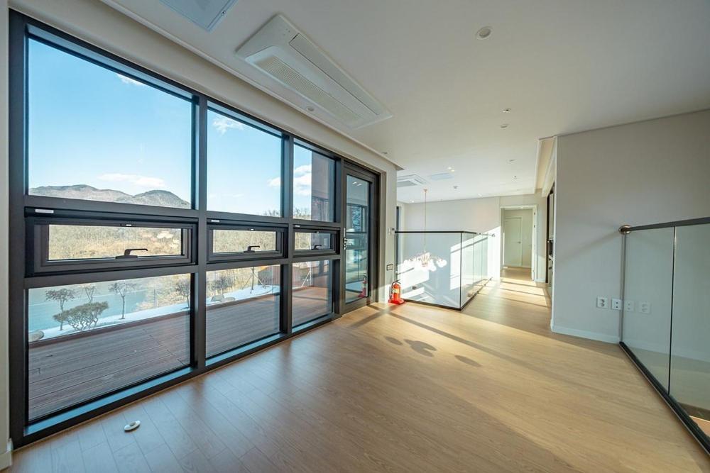 ホテル Jecheon The Shine Cheongpung 部屋 写真