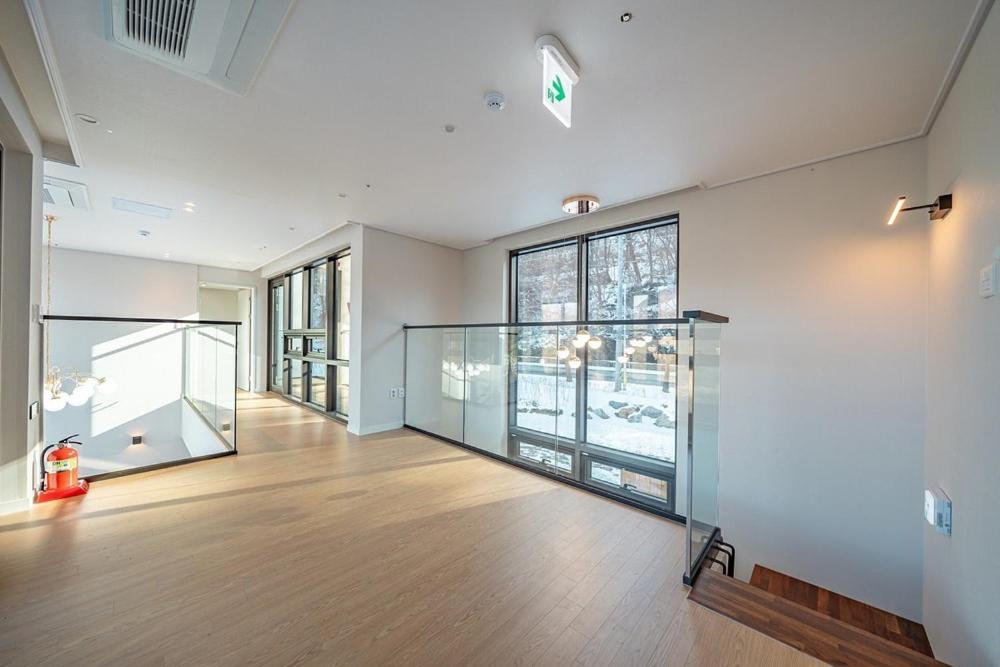 ホテル Jecheon The Shine Cheongpung 部屋 写真
