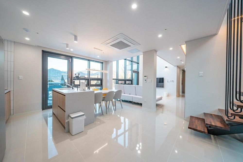 ホテル Jecheon The Shine Cheongpung 部屋 写真