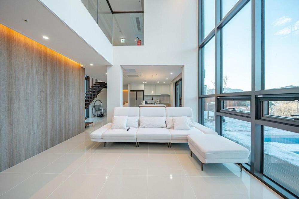 ホテル Jecheon The Shine Cheongpung 部屋 写真