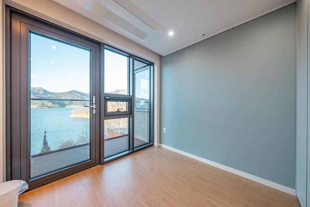 ホテル Jecheon The Shine Cheongpung 部屋 写真