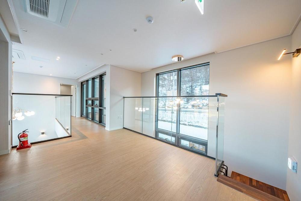 ホテル Jecheon The Shine Cheongpung 部屋 写真