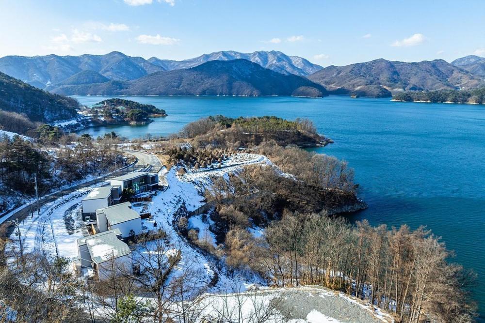ホテル Jecheon The Shine Cheongpung エクステリア 写真