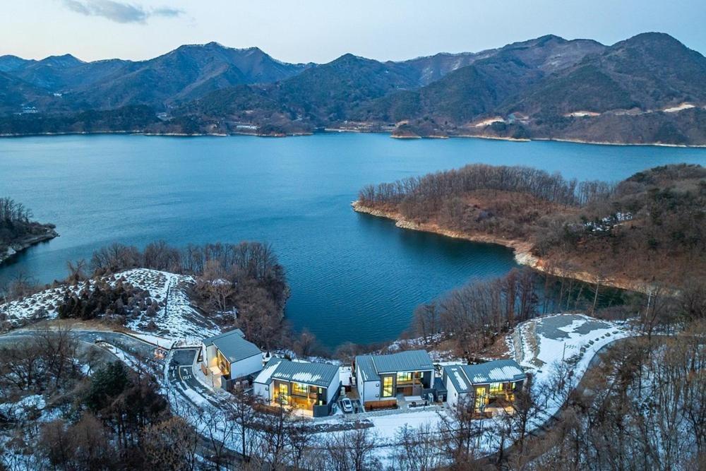 ホテル Jecheon The Shine Cheongpung エクステリア 写真